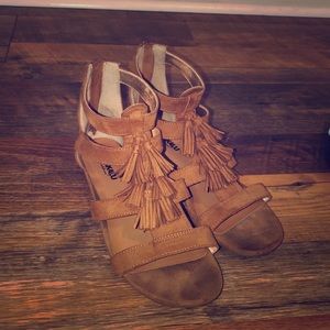 Straped zipp up sandals